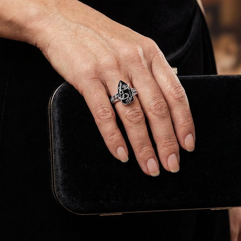 💍50% OFF NOW! 🌿 Vintage Floral Vine Ring – Black Teardrop Gem, Sparkling Accents & Openwork Band ✨