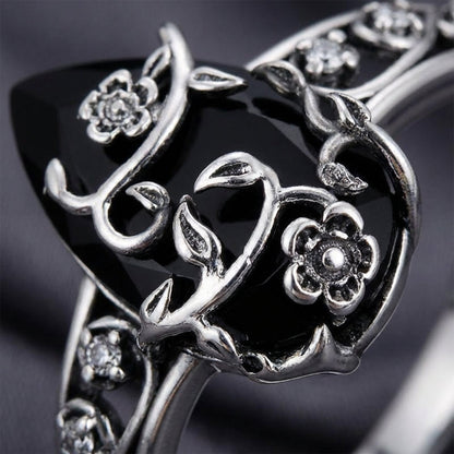 💍50% OFF NOW! 🌿 Vintage Floral Vine Ring – Black Teardrop Gem, Sparkling Accents & Openwork Band ✨