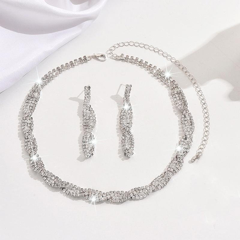 🎉 2026 Sale — Over 21,500 Sold ✨ Sparkling Rhinestone Claw Chain Necklace & Earrings Set 💎