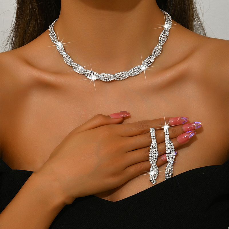 🎉 2026 Sale — Over 21,500 Sold ✨ Sparkling Rhinestone Claw Chain Necklace & Earrings Set 💎