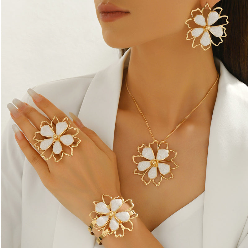📢📢50% OFF !! ⏰Elegant Double Layer Hollow Flower Jewelry