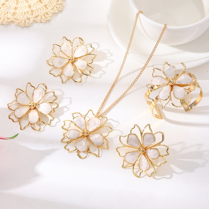 📢📢50% OFF !! ⏰Elegant Double Layer Hollow Flower Jewelry