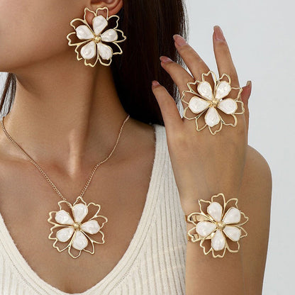 📢📢50% OFF !! ⏰Elegant Double Layer Hollow Flower Jewelry