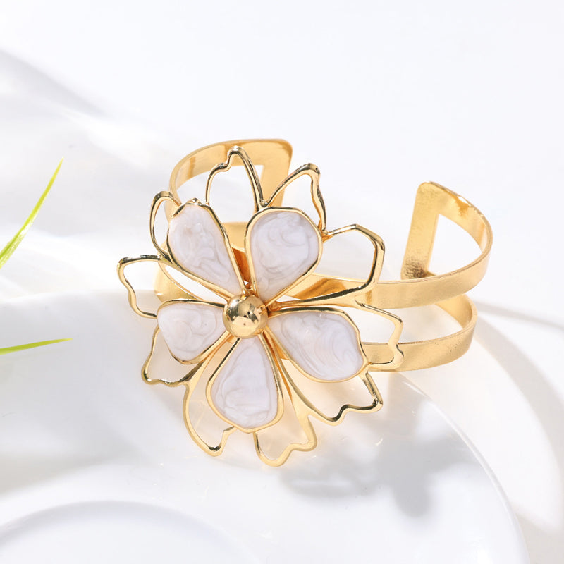 📢📢50% OFF !! ⏰Elegant Double Layer Hollow Flower Jewelry