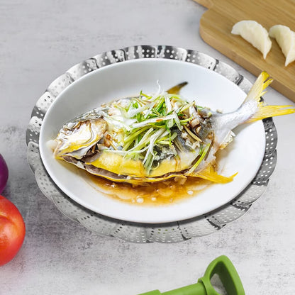 Stainless steel folding vegetable steamer
