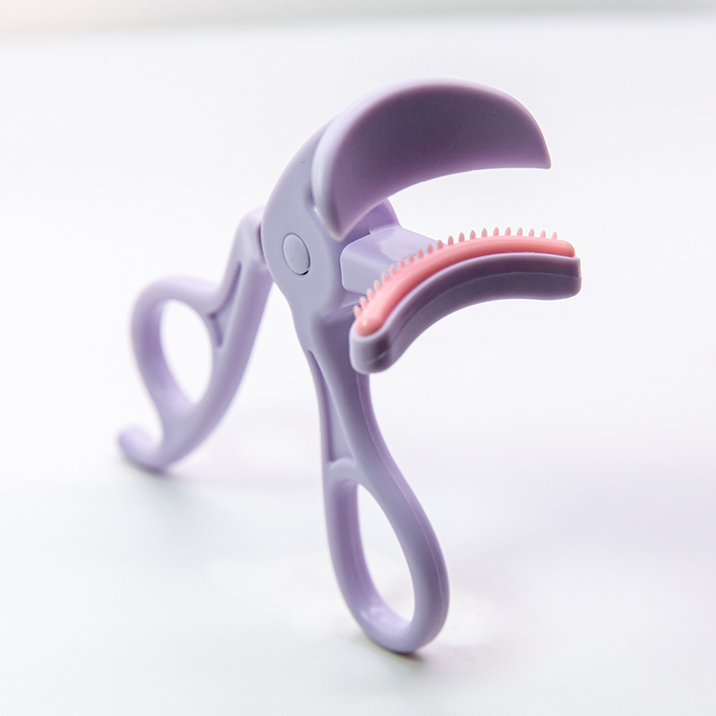 Wide-Angle Eyelash Curler with Comb
