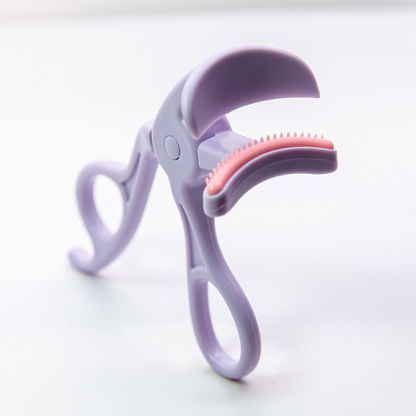 Wide-Angle Eyelash Curler with Comb