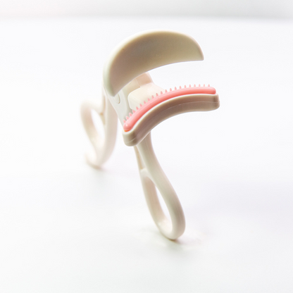 Wide-Angle Eyelash Curler with Comb